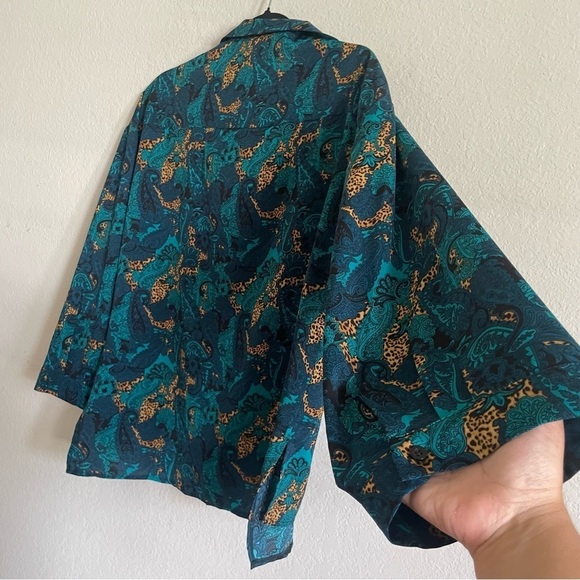 Shein paisley cheetah button down blouse Medium wide sleeve dropped shoulder - Picture 10 of 11